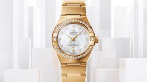 The female replica Omega Constellation Manhattan watches have mother-of-pearl dials.