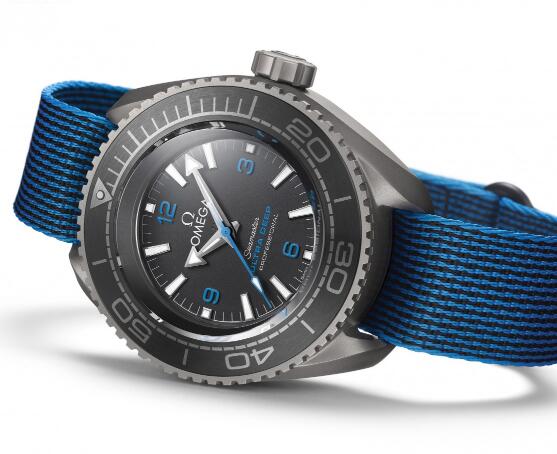 The blue hour markers match the color of the Nylon strap perfectly.