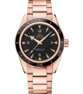 Due to the precious metal, the price of this Omega Seamaster is high.