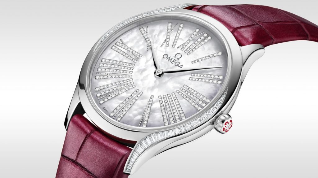 The white dial fake watch is decorated with diamonds.