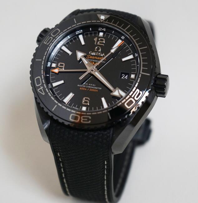 Omega Seamaster replica watch is good choice for men.
