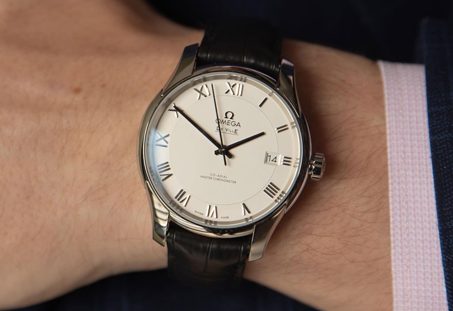 The white dial fake watch has black strap.